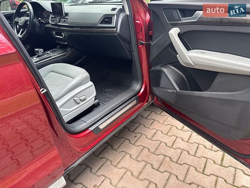 Внедорожник / Кроссовер Audi Q5 2018 в Новояворовске