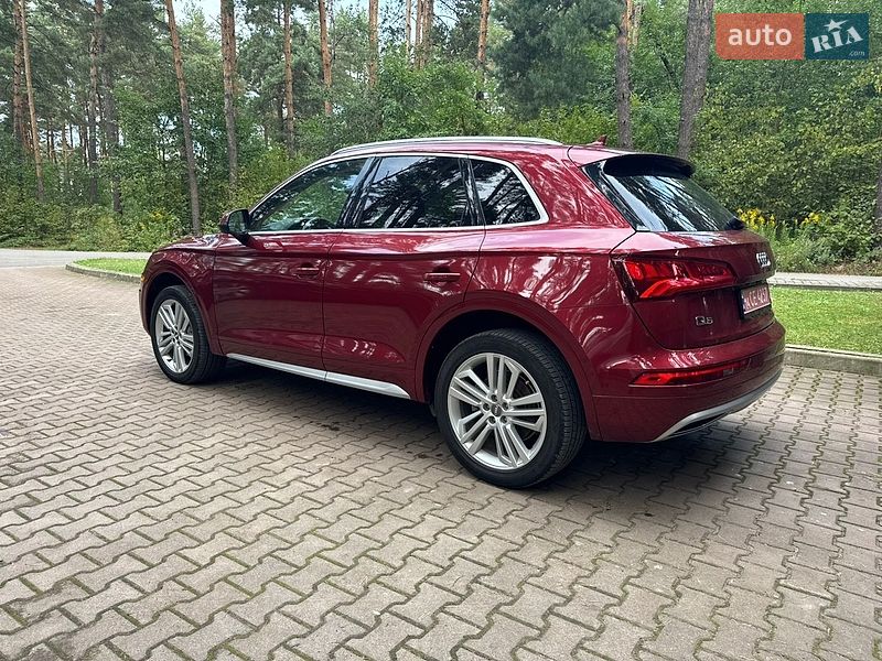 Внедорожник / Кроссовер Audi Q5 2018 в Новояворовске