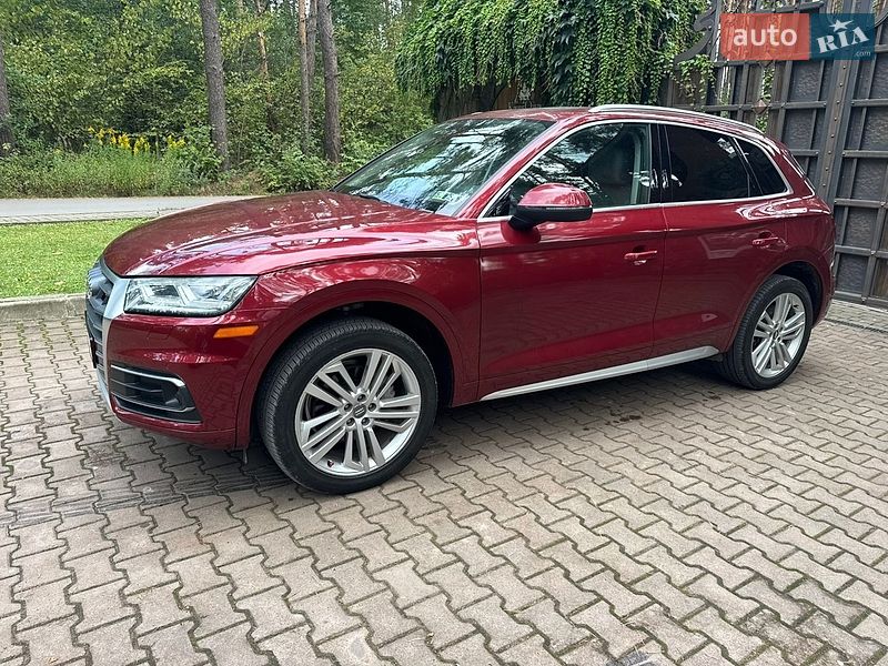 Внедорожник / Кроссовер Audi Q5 2018 в Новояворовске