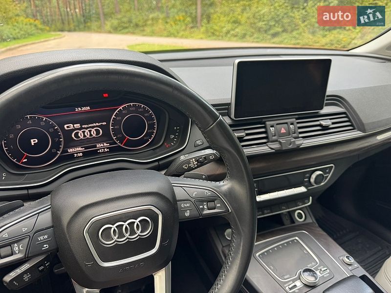 Внедорожник / Кроссовер Audi Q5 2018 в Новояворовске