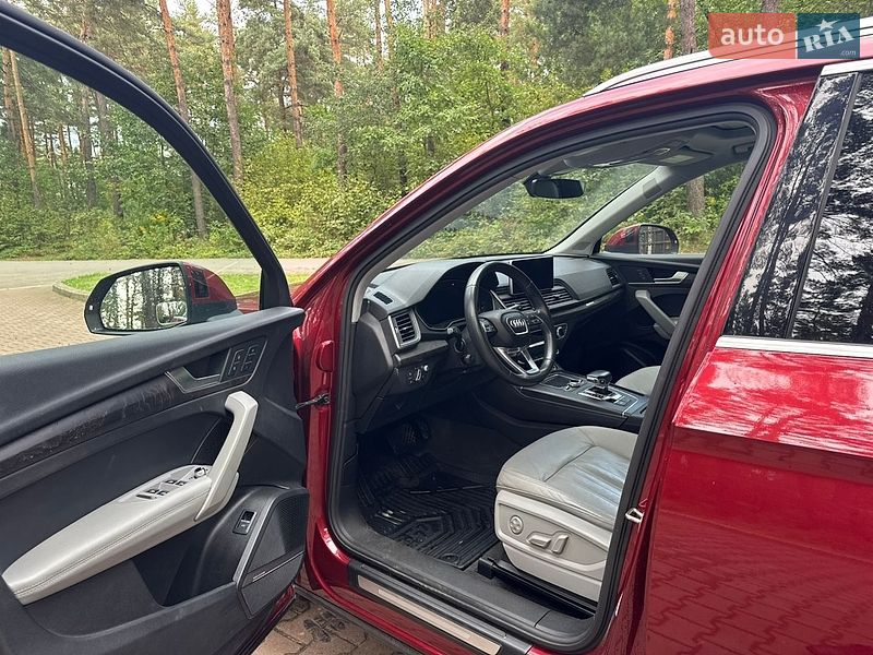 Внедорожник / Кроссовер Audi Q5 2018 в Новояворовске