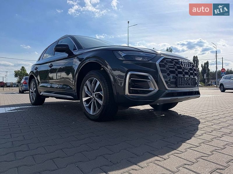 Внедорожник / Кроссовер Audi Q5 2021 в Киеве