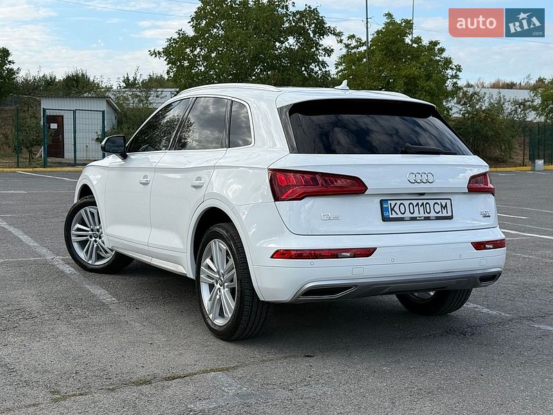 Внедорожник / Кроссовер Audi Q5 2018 в Ужгороде