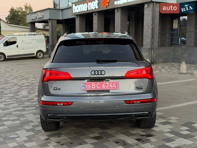 Позашляховик / Кросовер Audi Q5 2017 в Рівному