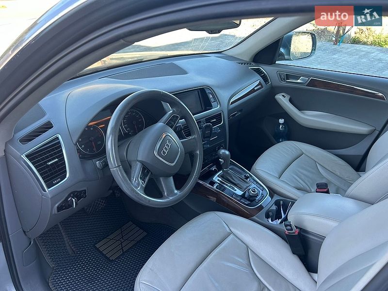 Внедорожник / Кроссовер Audi Q5 2010 в Тернополе