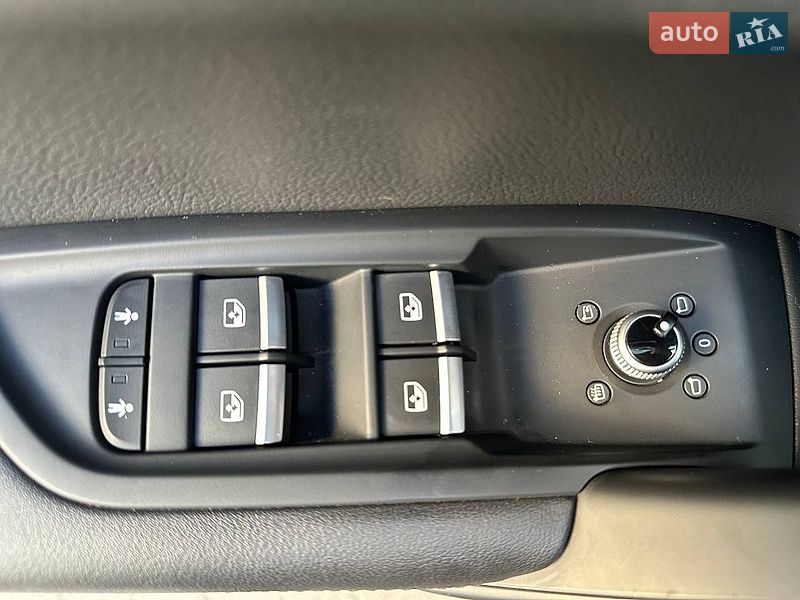 Позашляховик / Кросовер Audi Q5 2020 в Києві фото 17 Позашляховик / Кросовер Audi Q5 2020 в Києві