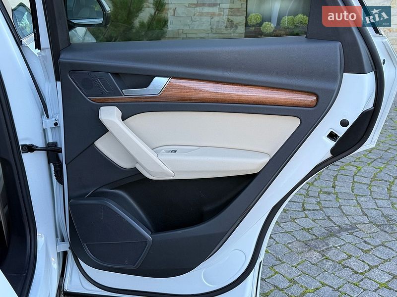 Внедорожник / Кроссовер Audi Q5 2021 в Львове