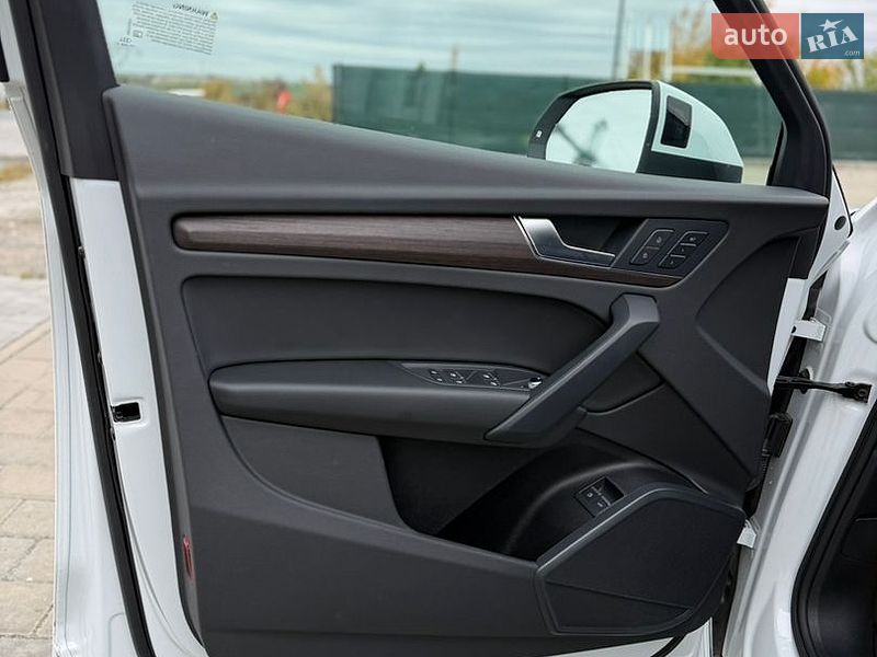 Позашляховик / Кросовер Audi Q5 2024 в Рівному