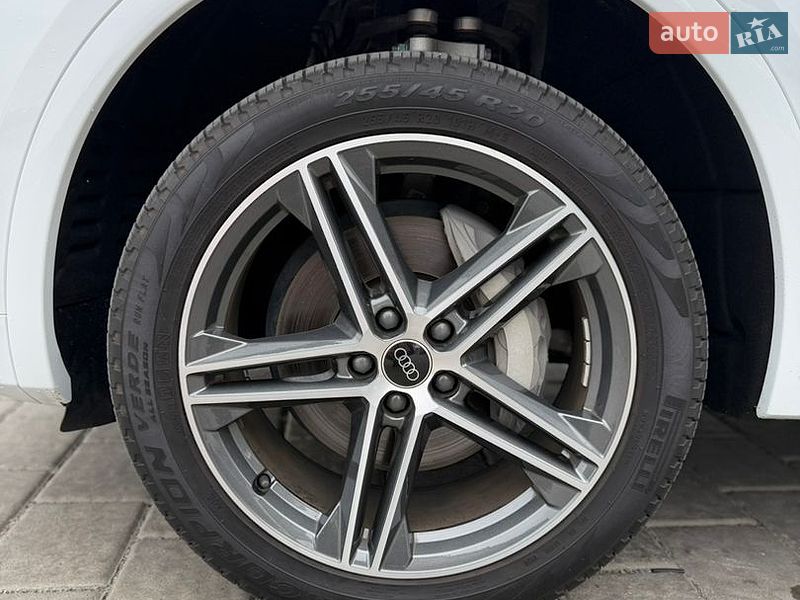 Позашляховик / Кросовер Audi Q5 2024 в Рівному