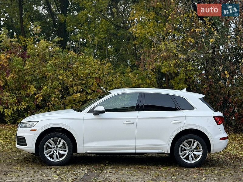 Позашляховик / Кросовер Audi Q5 2020 в Чернівцях