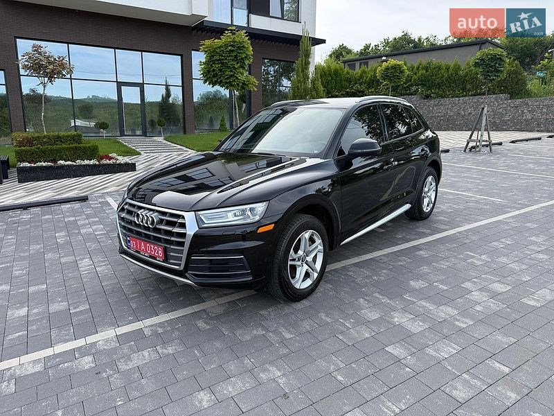 Внедорожник / Кроссовер Audi Q5 2017 в Ужгороде