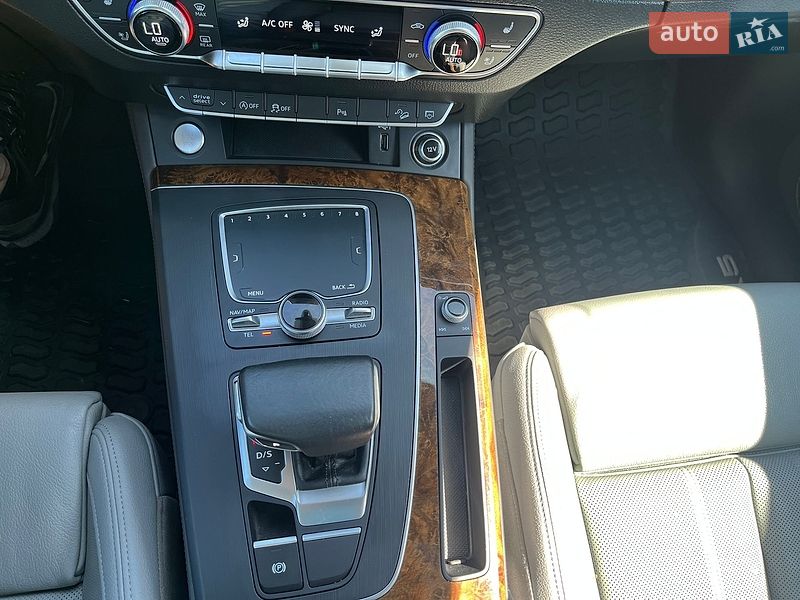 Внедорожник / Кроссовер Audi Q5 2018 в Луцке