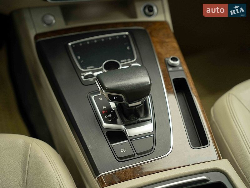 Внедорожник / Кроссовер Audi Q5 2017 в Черновцах
