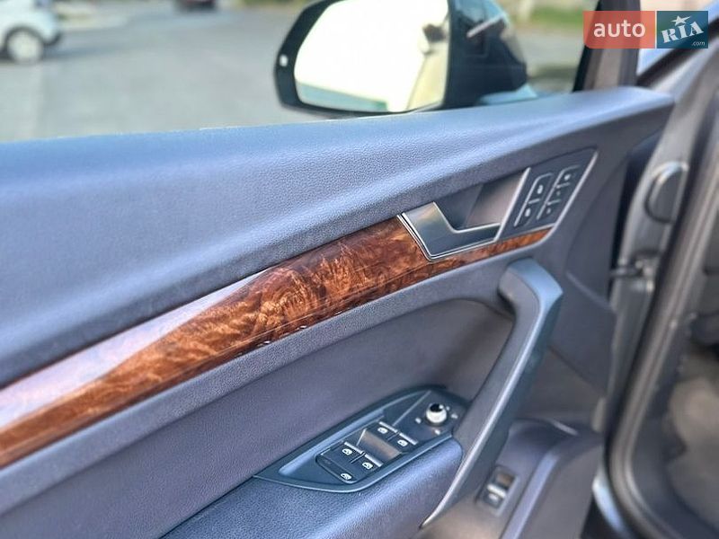 Позашляховик / Кросовер Audi Q5 2017 в Ужгороді