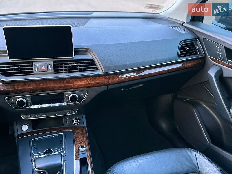 Позашляховик / Кросовер Audi Q5 2017 в Ужгороді