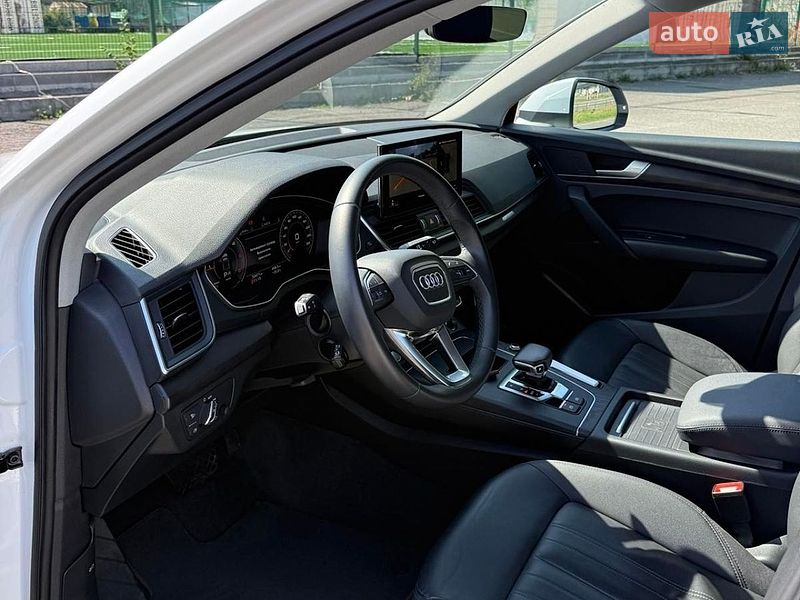 Внедорожник / Кроссовер Audi Q5 2021 в Киеве
