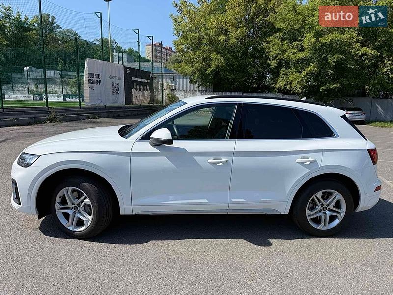 Внедорожник / Кроссовер Audi Q5 2021 в Киеве