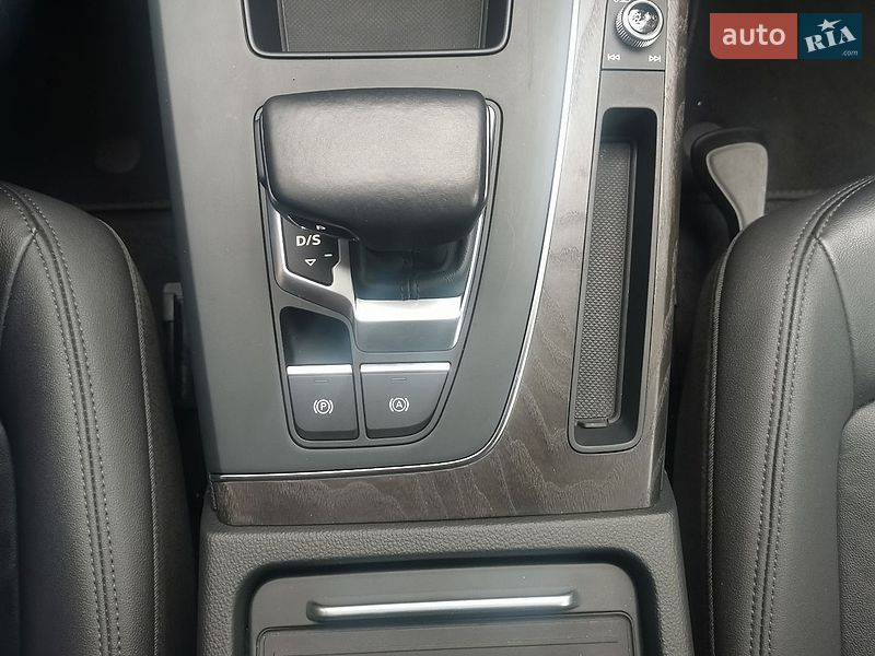 Внедорожник / Кроссовер Audi Q5 2021 в Киеве