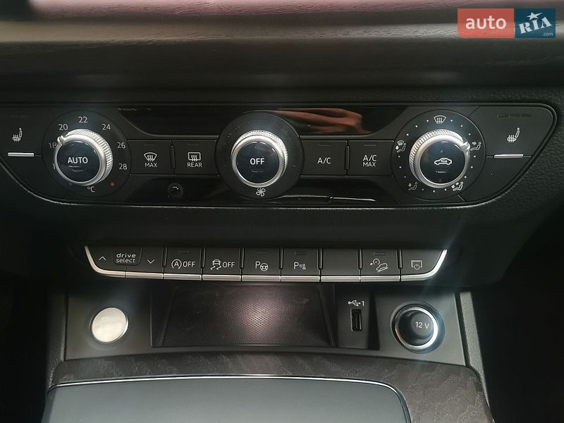 Внедорожник / Кроссовер Audi Q5 2021 в Киеве
