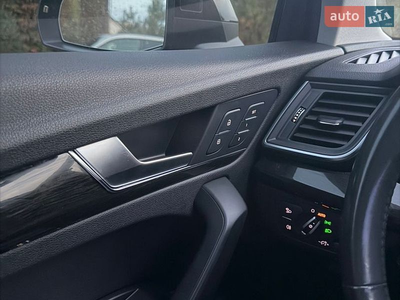 Внедорожник / Кроссовер Audi Q5 2017 в Полтаве