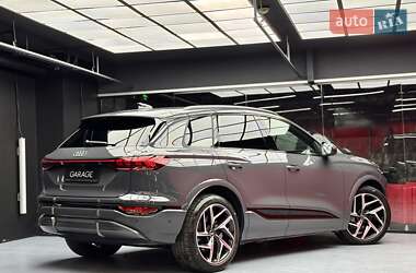 Внедорожник / Кроссовер Audi Q6 e-tron 2024 в 