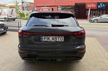 Позашляховик / Кросовер Audi Q6 e-tron 2024 в 