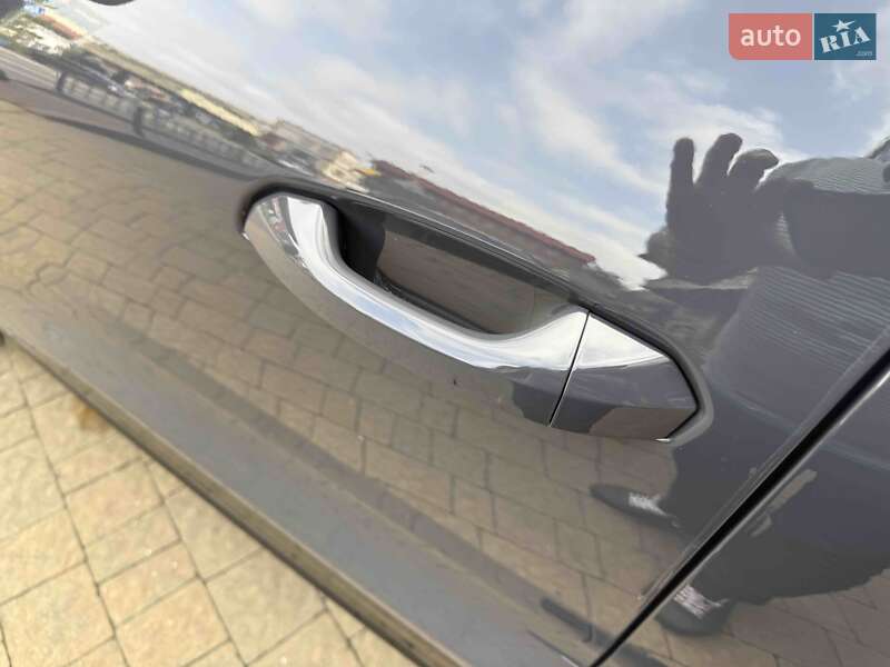 Внедорожник / Кроссовер Audi Q6 e-tron 2024 в Львове