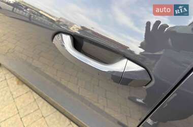 Позашляховик / Кросовер Audi Q6 e-tron 2024 в 