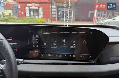 Позашляховик / Кросовер Audi Q6 e-tron 2024 в 