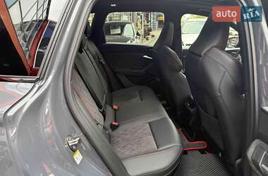Позашляховик / Кросовер Audi Q6 e-tron 2024 в 
