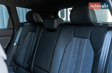Позашляховик / Кросовер Audi Q6 e-tron 2024 в 