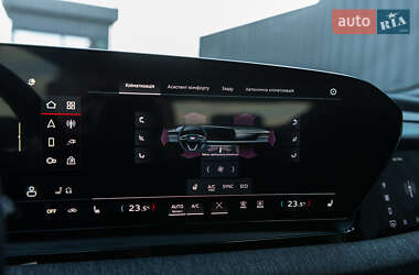 Позашляховик / Кросовер Audi Q6 e-tron 2024 в 