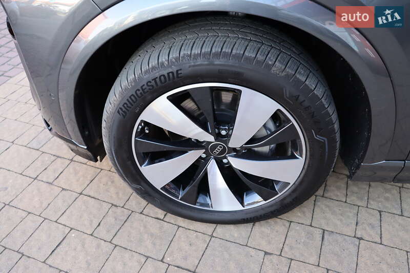 Позашляховик / Кросовер Audi Q6 e-tron 2024 в Львові