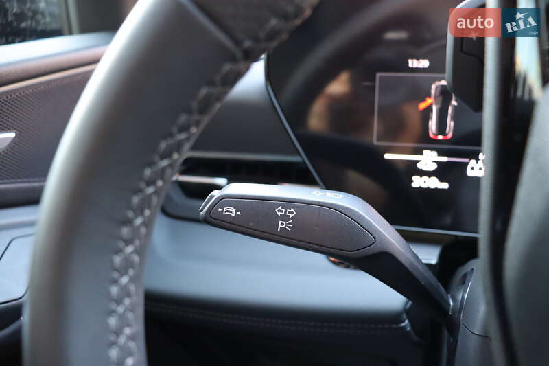 Позашляховик / Кросовер Audi Q6 e-tron 2024 в Львові