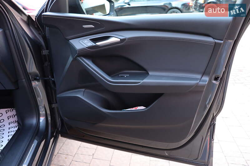 Позашляховик / Кросовер Audi Q6 e-tron 2024 в Львові