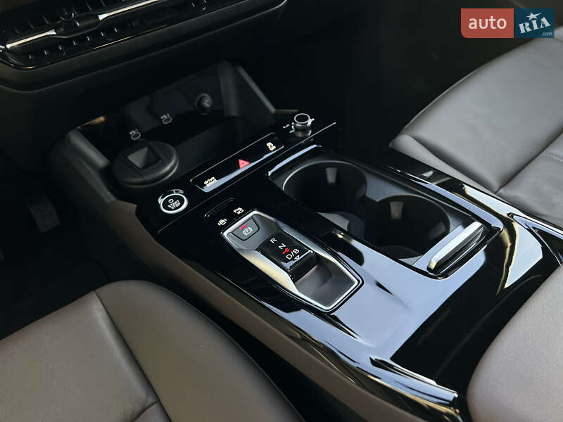 Внедорожник / Кроссовер Audi Q6 e-tron 2025 в Львове