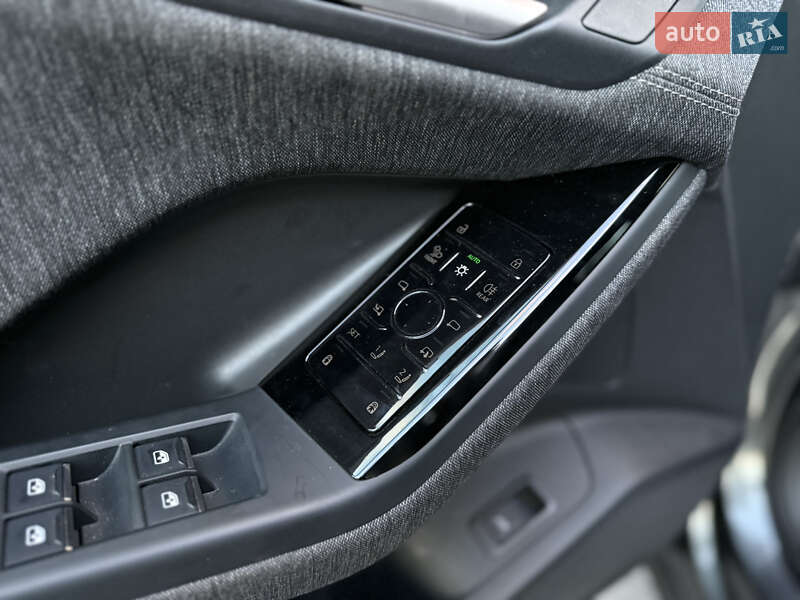 Внедорожник / Кроссовер Audi Q6 e-tron 2024 в Львове