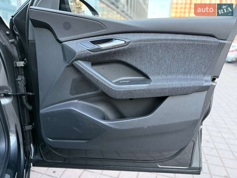 Внедорожник / Кроссовер Audi Q6 e-tron 2024 в Львове