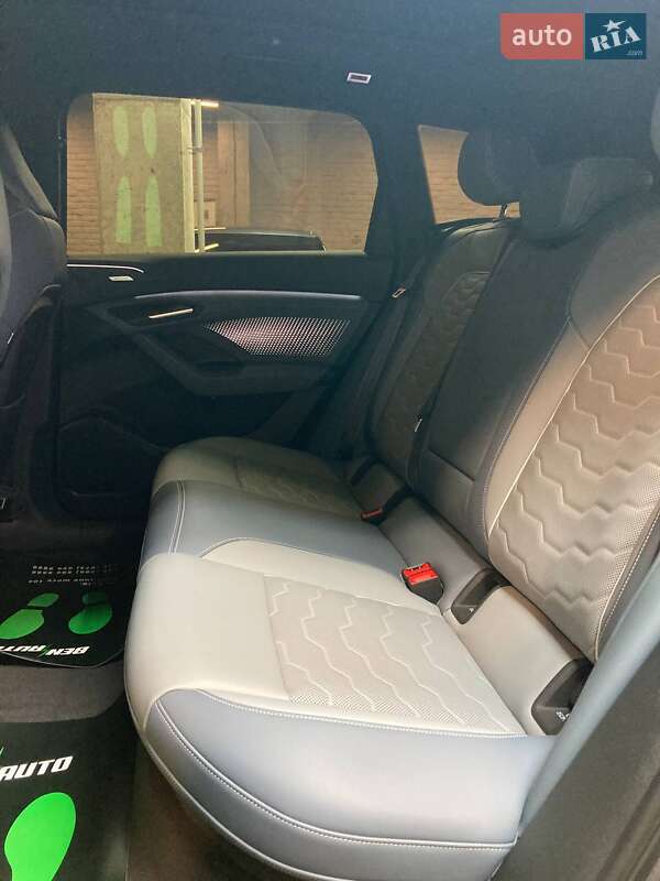 Внедорожник / Кроссовер Audi Q6L e-tron 2025 в Львове