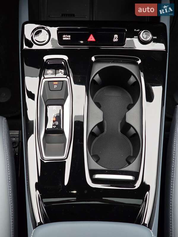 Внедорожник / Кроссовер Audi Q6L e-tron 2025 в Киеве