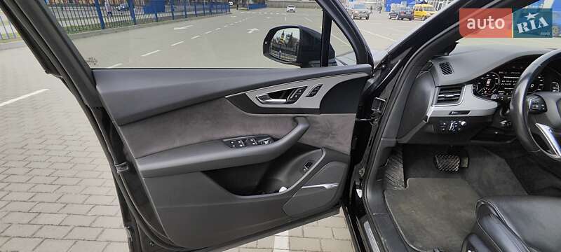 Позашляховик / Кросовер Audi Q7 e-tron 2016 в Шептицькому