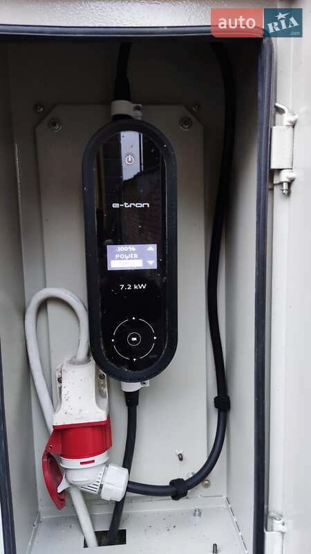 Позашляховик / Кросовер Audi Q7 e-tron 2016 в Шептицькому