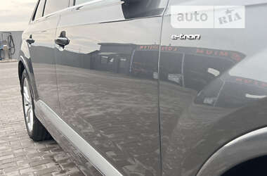 Внедорожник / Кроссовер Audi Q7 e-tron 2018 в Лопатине