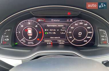 Минивэн Audi Q7 e-tron 2016 в 