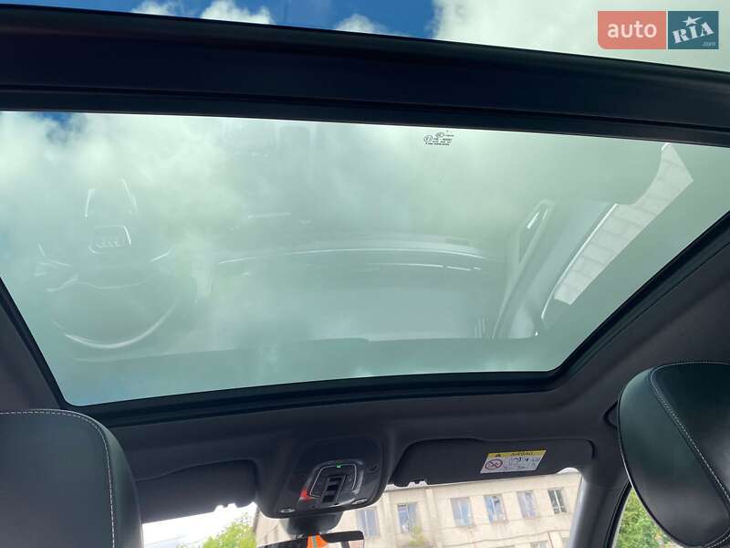 Минивэн Audi Q7 e-tron 2016 в Радехове