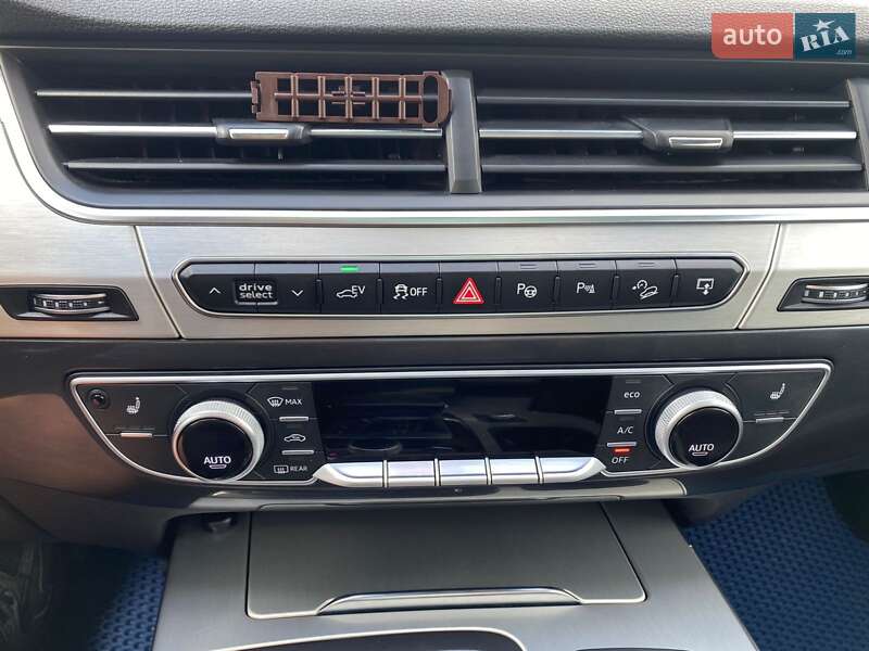 Минивэн Audi Q7 e-tron 2016 в Радехове