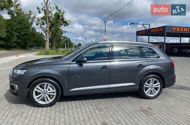 Минивэн Audi Q7 e-tron 2016 в 