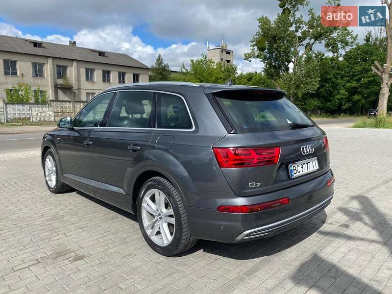 Минивэн Audi Q7 e-tron 2016 в Радехове