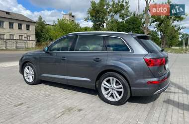 Минивэн Audi Q7 e-tron 2016 в 