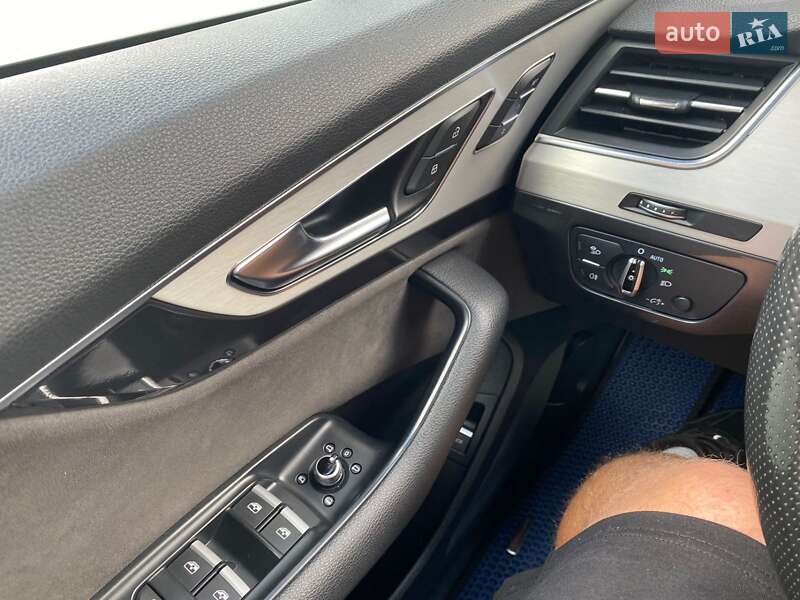 Минивэн Audi Q7 e-tron 2016 в Радехове